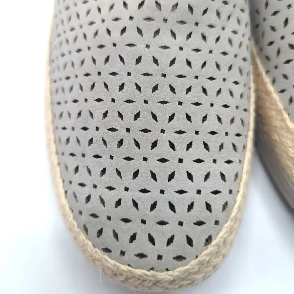 Yuu Womens Lacey Slip-On Light Gray Shoes Size 10 New with Tags Memory Foam